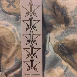 Jeffree star liquid lipstick in the shade karma
